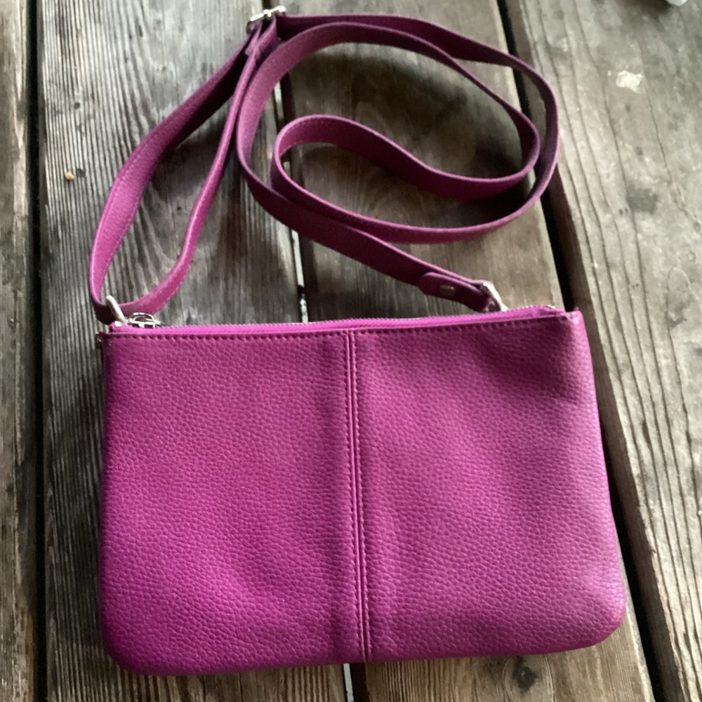 Jewell by Thirty-One Street Style crossbody bag in magenta